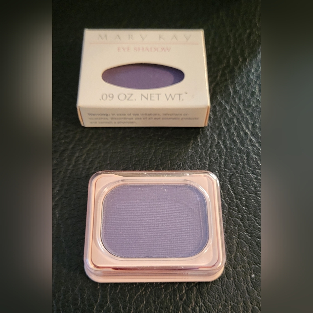 NIB Vintage Mary Kay Eye Shadow * Blooming Violet 0003* .09oz Apply Wet or Dry
